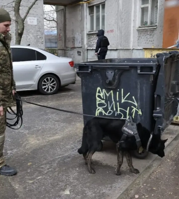 У Миколаєві розшукують матір немовляти, яке знайшли у сміттєвому контейнері