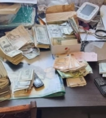 СБУ виявила понад 300 тисяч доларів під час обшуків у очільниці однієї із районних ВЛК