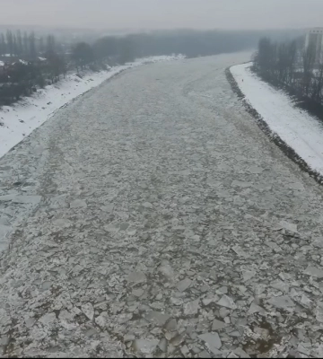 На річках Закарпаття розпочався льодохід