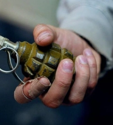 В Киевской области мужчина угрожал прохожим гранатой