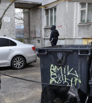 У Миколаєві в сміттєвому контейнері знайшли немовля