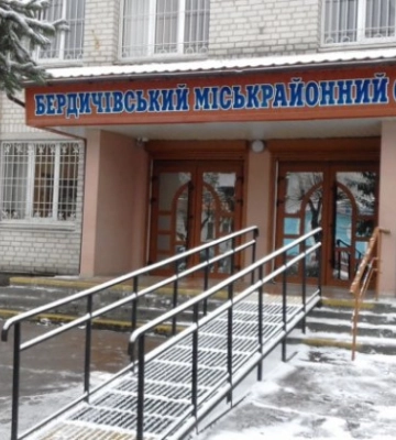 Порушила домашній арешт: на Житомирщині 16-річну підозрювану у наркозлочині взяли під варту