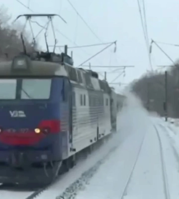 Аномальна погода спричинила затримки поїздів по всій Україні: рейси з Одеси відстають на 5–8 годин