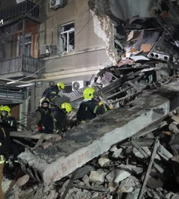Атака РФ на Одесу: під завалами шукають трьох людей. ФОТОрепортаж