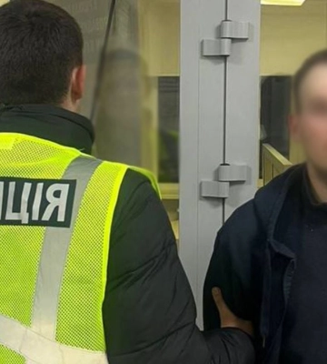Спитав дорогу: у Києві двоє чоловіків жорстоко побили та пограбували військового
