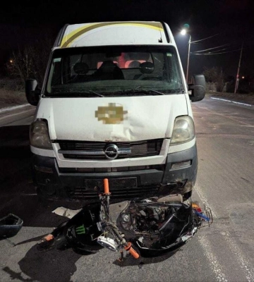 У центрі Луцька тролейбус протаранив автівку