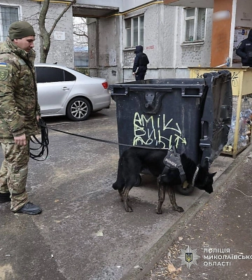 У Миколаєві в сміттєвому контейнері знайшли немовля