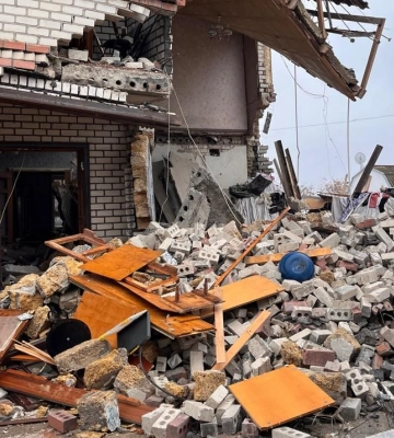 Внаслідок ранкового обстрілу у Херсоні загинула жінка