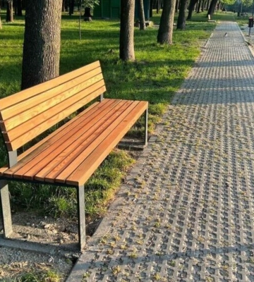 Лавка для рідного міста. ЛМР закликає бізнес встановлювати іменні вуличні меблі