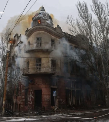 Внаслідок ранкового обстрілу у Херсоні загинула жінка