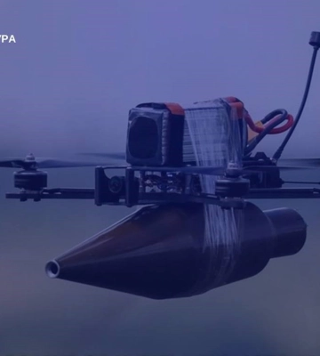 Російський FPV-дрон вдарив по цивільному авто на Харківщині: поранено подружжя
