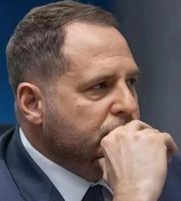Нардеп Гончаренко заявив, що Єрмак пересувається Києвом у машині швидкої