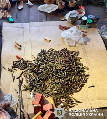 Під час обшуку у чоловіка, якого підозрюють у вбивстві поліцейських на Черкащині, знайшли зброю і наркотики