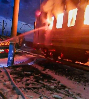 Окупанти вдарили по пасажирському поїзду на Харківщині: є поранені