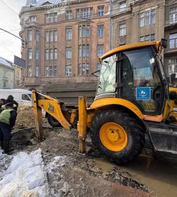 Ліквідовано аварійний витік води на перехресті вул. Князя Романа — вул. Володимира Шухевича у Львові