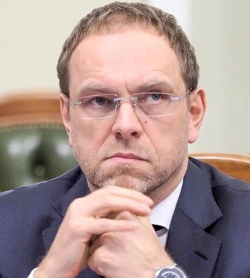 Власенко розповів, що знайшло у нього НАБУ під час обшуків