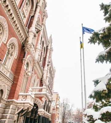 Курс долара в обмінниках знову зріс. Наскільки подорожчала валюта з початку тижня