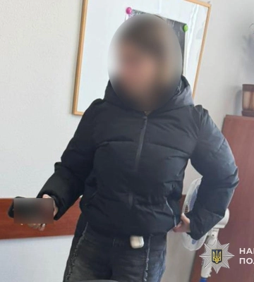 Залишене в під’їзді немовля: у Тернополі правоохоронці встановили особу матері