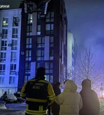 Наслідки атаки РФ на Київщину: двоє загиблих, серед постраждалих діти. Горіла квартира в багатоповерхівці. ФОТОрепортаж