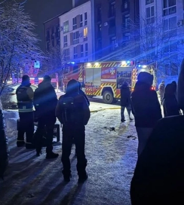 Під Києвом внаслідок атаки БпЛА пошкоджено багатоверхівку, проводиться евакуація, - голова ОВА
