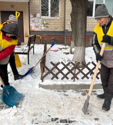 Ожеледиця скувала дороги Дніпра, але транспорт вже відновлює роботу