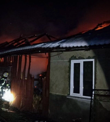 На Львівщині сусід врятував будинок від займання
