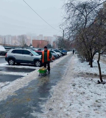 У Полтаві містян попереджають про небезпечну ожеледицю на дорогах
