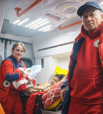 Закарпатка народила дитину в «швидкій»