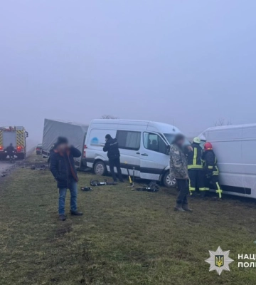 У Болградському районі зіткнулися два мікроавтобуси: рух транспорту перекрито