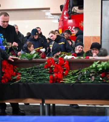 У Києві провели в останню путь рятувальника Олександра Зіброва, який загинув внаслідок обстрілу столиці