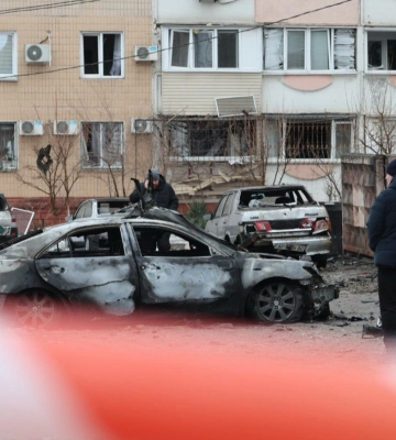 росіяни вдарили по двору багатоповерхівки в Запоріжжі: пошкоджено понад 100 квартир та 20 авто