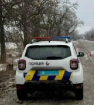 На Первомайщині позашляховик злетів з крижаної дороги: травмувався водій