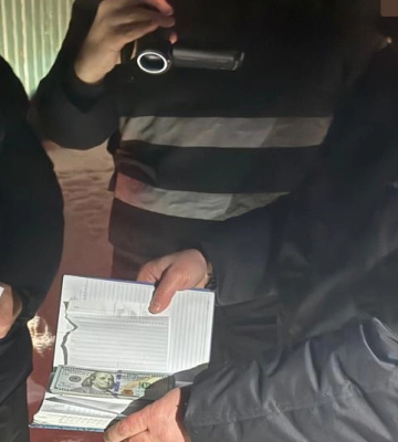 ДБР: Офіцер ТЦК вимагав 2 500 доларів за "небойову" службу