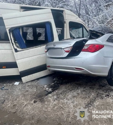 Маршрутка зіткнулася з легковиком на Київщині: двоє загиблих, семеро постраждалих