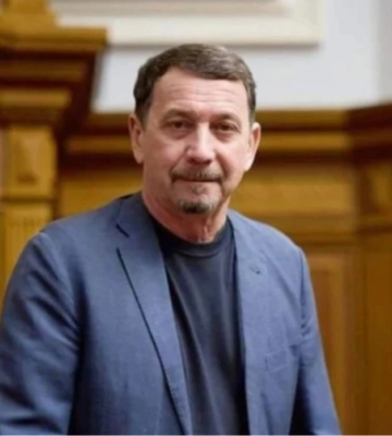 Дома, машины и брендовые вещи: СМИ описали имущество семей 3 депутатов, которым объявили подозрения НАБУ и САП