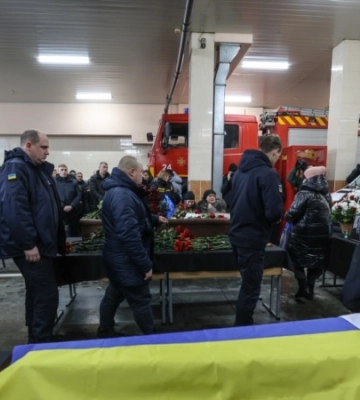 У Києві провели в останню путь рятувальника Олександра Зіброва, який загинув внаслідок обстрілу столиці