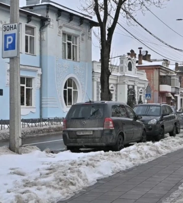 Прибирання для «галочки»: чому маломобільні рівняни стали заручником свого міста (ВІДЕО)