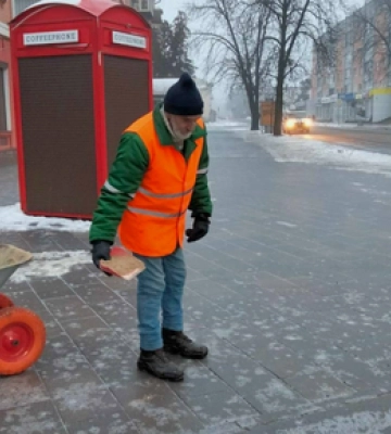 Ожеледиця у Полтаві: як комунальники впорались з прибиранням міста