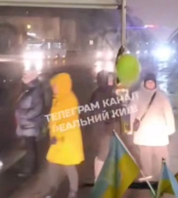 В Киеве перекрыли дорогу из-за отсутствия отопления: сотни домов остаются без тепла