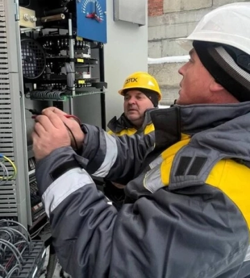 Перекриття доріг у Києві через блекаут: у ДТЕК закликали жителів Троєщини не заважати енергетикам