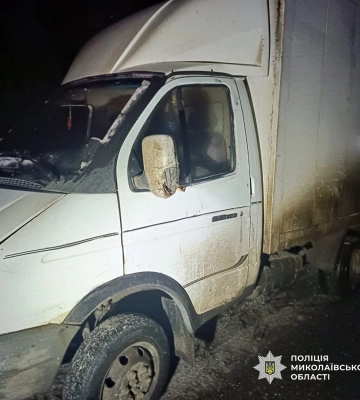 На Миколаївщині вантажівка врізалась у бусик, а той к власну чергу збив пішохода