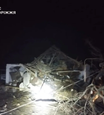 Росіяни вдарили дронами по будинках в Запорізькому районі, три людини загинули