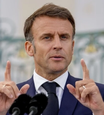 Макрон: Франція посилюватиме тиск на Росію та працює над новими санкціями