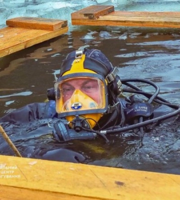 Водолази-сапери знайшли в озері на Київщині 1,5 кг вибухівки