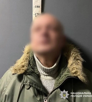 У Києві затримали чоловіка, який напав на 76-річну консьєржку