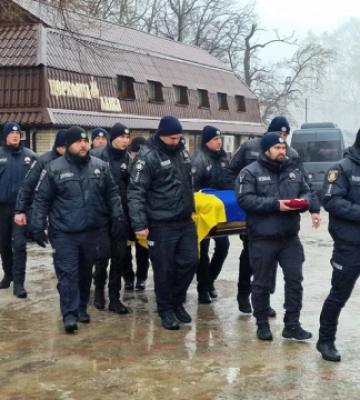 У Черкасах попрощалися з чотирма поліцейськими, які загинули під час затримання зловмисника