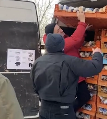 «Хлібом запахло — життя повертається»: як капелан пече надію для Донеччини