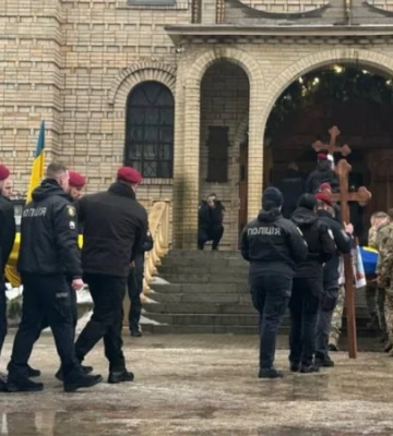 У Черкасах попрощалися з чотирма поліцейськими, які загинули під час затримання зловмисника