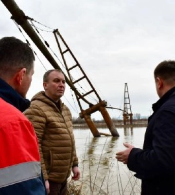Загроза масштабного відключення газу на Закарпатті: Тиса підмила опору стратегічного газопроводу