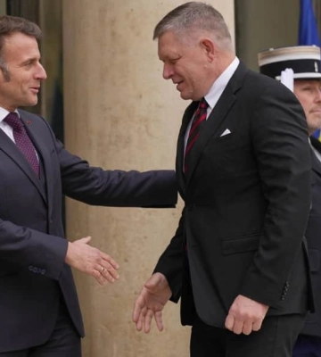 Макрон і Фіцо обговорили "стратегічне пробудження" і допомогу Україні